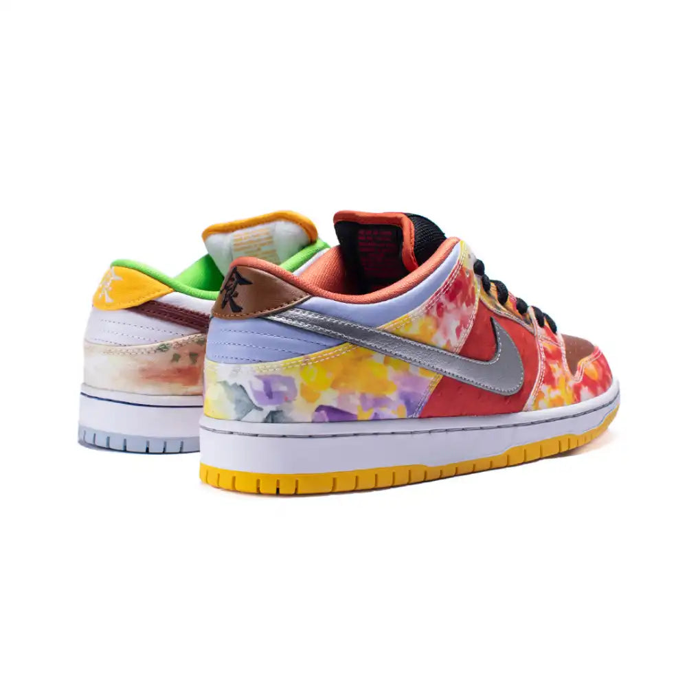 Nike SB Dunk Low Street Hawker
