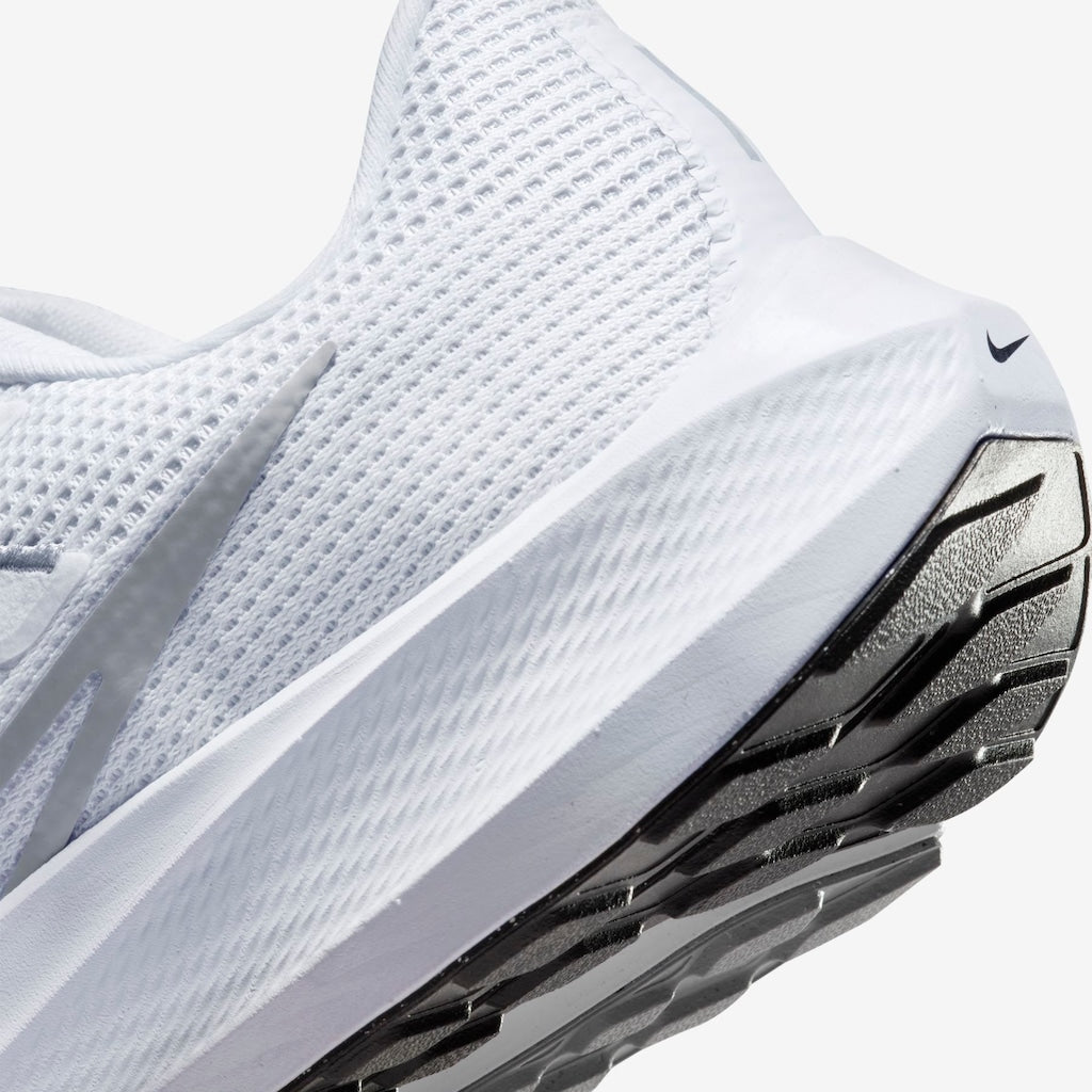 Nike Pegasus 40 white