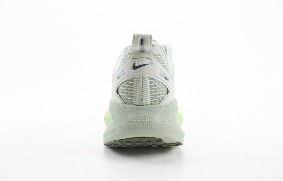 Nike Vomero 18