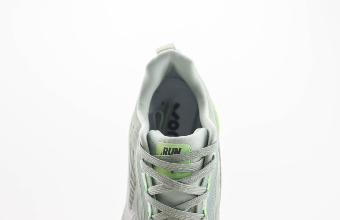 Nike Vomero 18