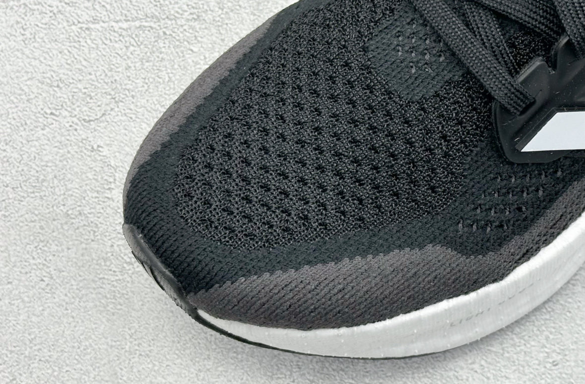 Adidas Ultraboost 5