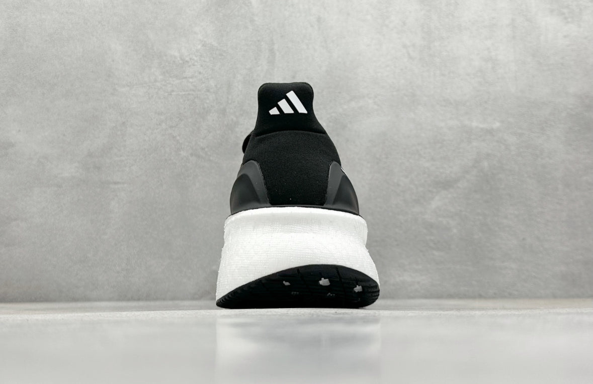 Adidas Ultraboost 5