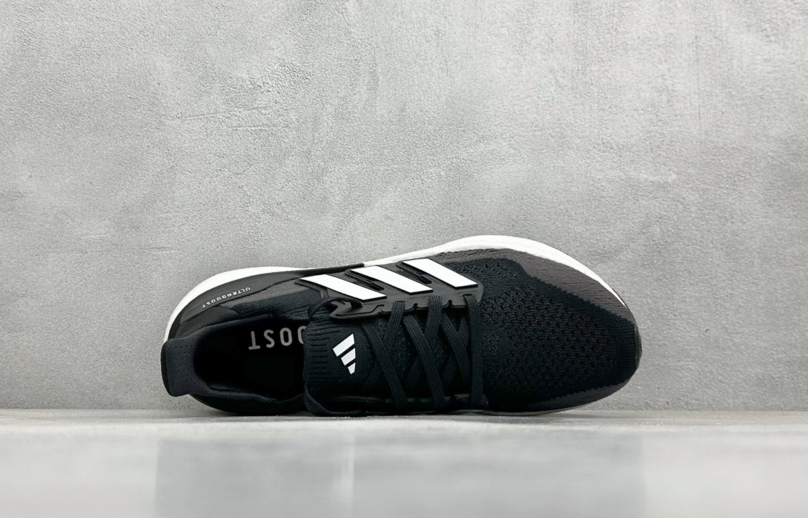 Adidas Ultraboost 5