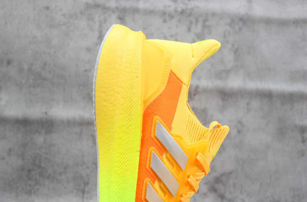 Adidas Ultraboost Light yellow/green